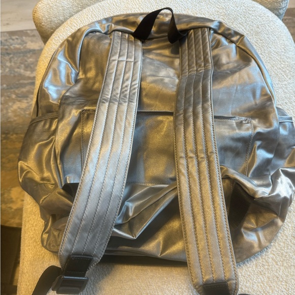 Silver metallic Tumi backpack - Picture 2 of 7